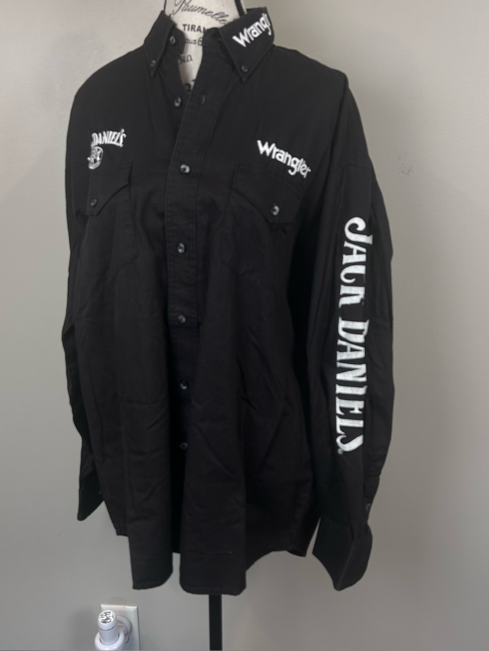 Wrangler Jack Daniel’s Men’s Large Black Embroidered Western button front Shirt